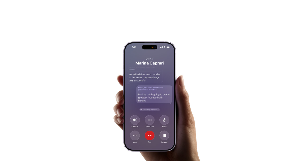 }มือหนึ่งถือ iPhone 17, แสดงคุณสมบัติการแปลภาษาสดของ Apple Intelligence