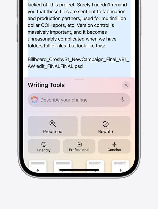 Prompts pour les Outils d’écriture Apple Intelligence sur un iPhone 16 Pro.