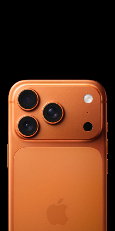 宇宙橙色 iPhone 17 Pro,機身背面展示 Pro 融合相機系統、光學雷達、閃光燈和麥克風。