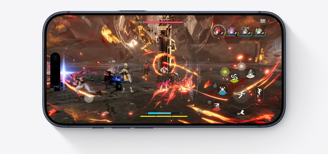 橫放的 iPhone 機身正面,螢幕展示正在進行的電玩遊戲