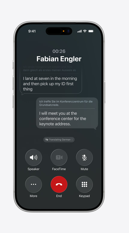 iPhone 螢幕展示即時翻譯功能,正將一則訊息從德文翻譯為英文