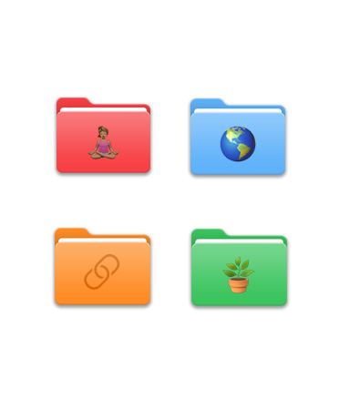 Vier Dateiordner in einem Raster, jeder in einer anderen Farbe wie Rot, Hellblau, Orange, Grün mit verschiedenen Symbolen darauf wie Yogi, Globus, URL‑Link Symbol und Pflanze.
