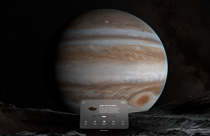 Apple Vision Pro 的環境模式,展示局部黑暗的木星