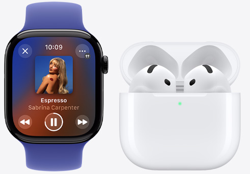 Apple Watch Series 10 afspiller en sang ved siden af AirPods 4.