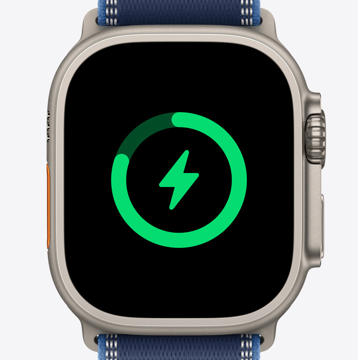 Apple Watch Ultra 3, boîtier en titane, finition naturelle, icône de charge de la batterie