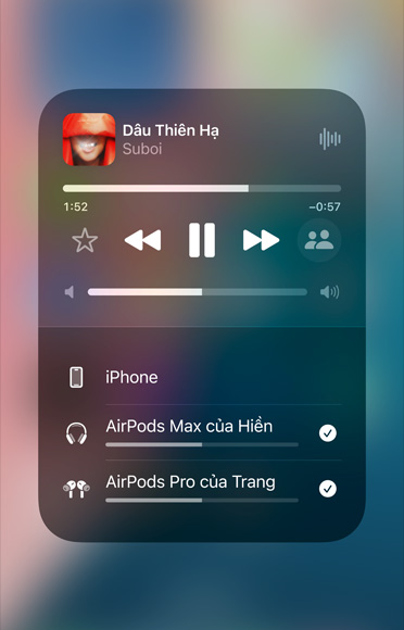Màn hình AirPlay trên iPhone hiển thị cách dễ dàng chia sẻ âm thanh giữa hai bộ AirPods..