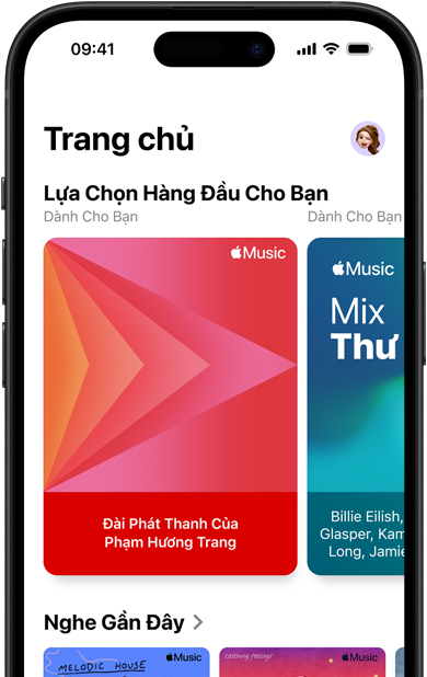 Màn hình tab Trang Chủ của Apple Music trên iPhone, vòng xoay Lựa Chọn Hàng Đầu Dành Cho Bạn hiển thị các đài phát và playlist được cá nhân hóa của Jenny Court