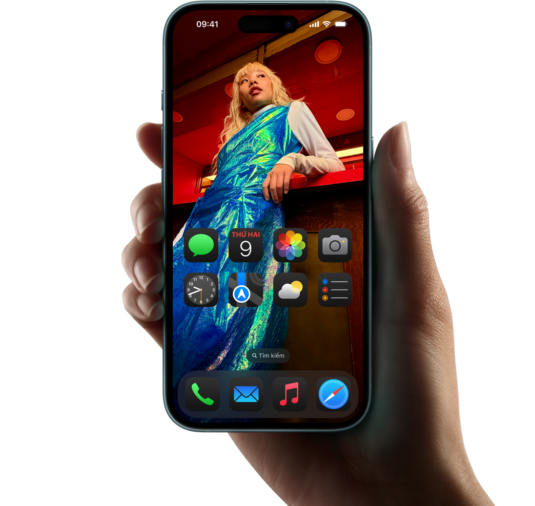 iOS 18 on iPhone 16 in Teal